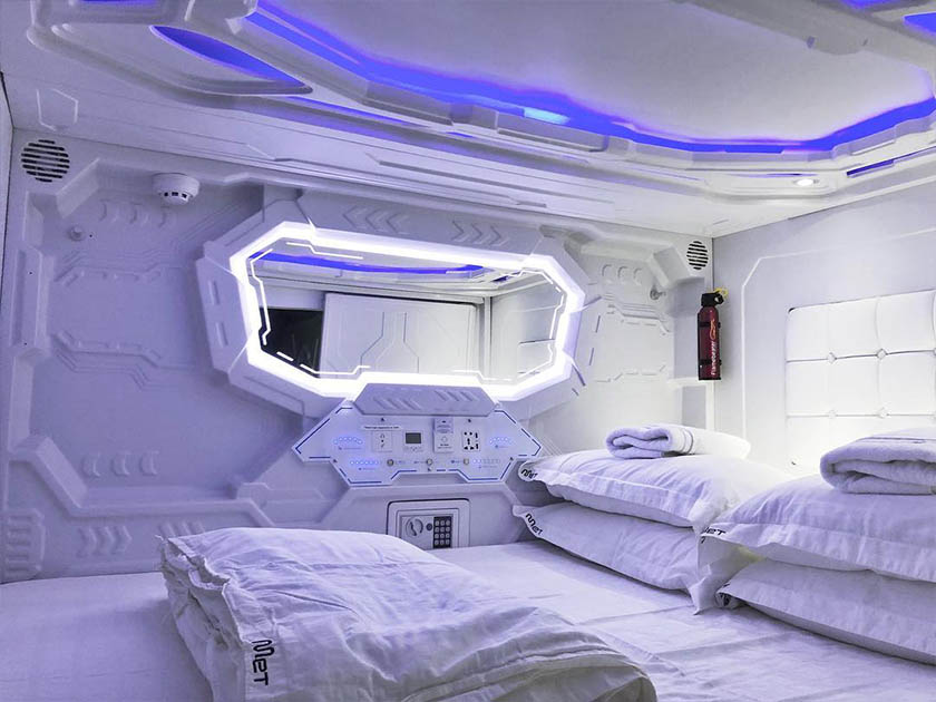 MET A Space Pod Delux Room