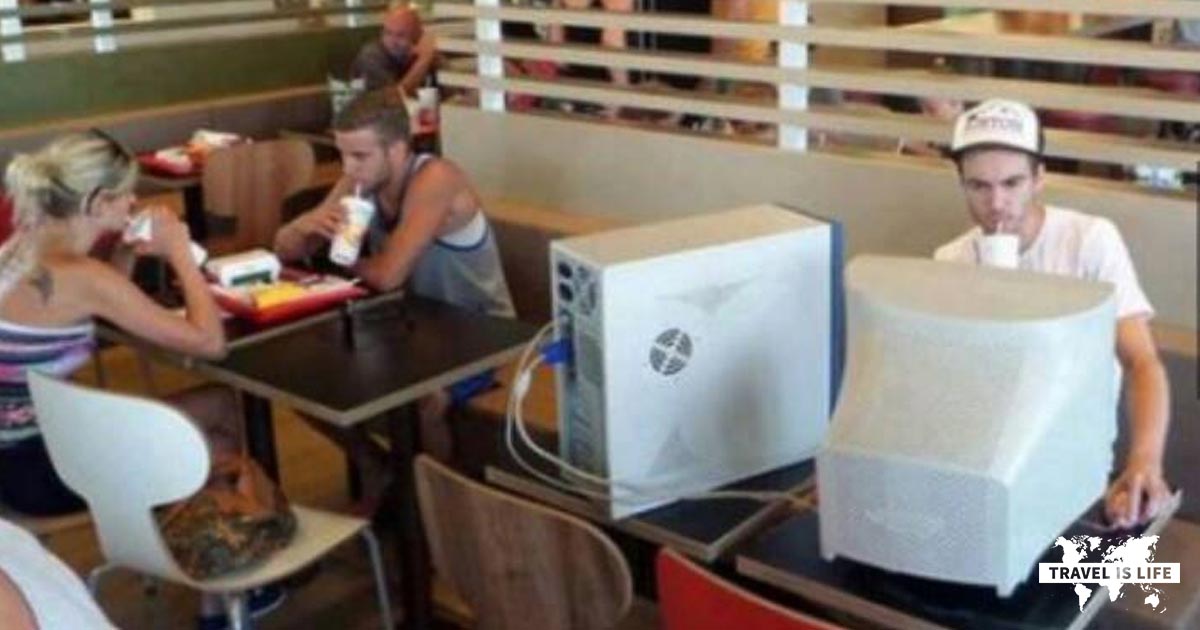 Guy with big computer in coffee shop